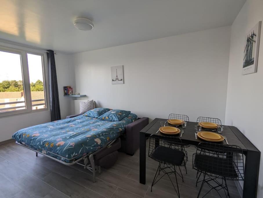 Appart Tout Confort Tres Proche Rer A Torcy  Exterior photo